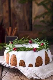 A wonderful use of mini bundt pans for individual servings! Beautiful Christmas Bundt Cakes To Make This Year