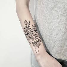 Disegno fiori disegni di tatuaggio disegni di rose disegno floreale tatuaggi rosa schizzo di state cercando delle bellissime idee per dei tatuaggi a fiori? Pin Su Tatuaggi Femminili