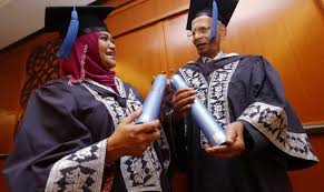 Satu mesti sudah mempunyai ijazah sarjana muda untuk memohon program sarjana 's. Usia 83 Tahun Dapat Ijazah Sarjana Muda