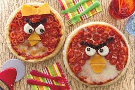 La Pizza Angry Birds E Ispirata All Omonimo Gioco Per Mobile Che Fa Impazzire Grandi E Piccini Ecco Allora Le Pizze Dedicate Ai Famosi Uccel Receitas Culinaria