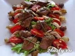 салат с курицей и маринованными грибами и болгарским перцем Salat Iz Kurinoj Pecheni S Pomidorami I Marinovannymi Gribami Recept Recepty Prigotovleniya Eda Idei Dlya Blyud