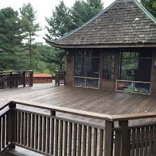 Ted demonstrates how to apply benjamin moore clean with a garden sprayer. Greenville Deck Stained Last Fall In Spanish Moss Semi Transparent Benjamin Moore Stain Greenville Peter German S Professional Power Washing Deck Restoration Facebook