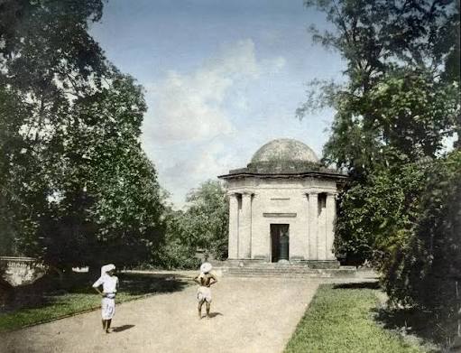 1851 Colonial Era India, Bengal, Calcutta (Kolkata). View of a European house at Garden Reach on the banks of the Hooghly. A very early calotype by German photographer Frederick Fiebig. The East
