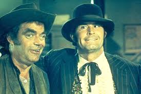 Latigo [Blu-ray]: Amazon.de: Garner, James, Pleshette, Suzanne, Elam, Jack,  Morgan, Harry, Blondell, Joan, Kennedy, Burt, Garner, James, Pleshette,  Suzanne: DVD & Blu-ray