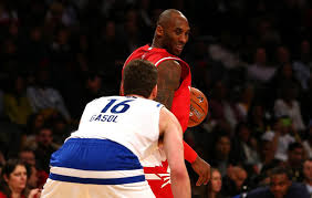 Resultat d'imatges de pau gasol vs kobe bryant