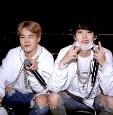 Menentukan tata letaknya, jimin dan jungkook terlihat perselisihan.,jungkook bts,jimin bts,suga bts,ragam konten,viral hari ini,jakarta. 10 Potret Kekompakan Jimin Dan Suga Bts Bak Anak Kembar