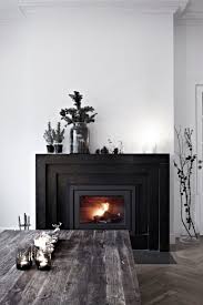 Black And White Fireplace Wall Deilig Dempet Hoytidsstemning Husdesign Designer Hus Innredning