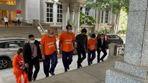 Bab.la is not responsible for their. Bekas Pengarah Urusan Bank Ditahan Sprm