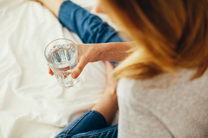 Cẩn thận với 8 triệu chứng mất nước thầm lặng trong những ngày giao mùa -  Tạp chí Đẹp