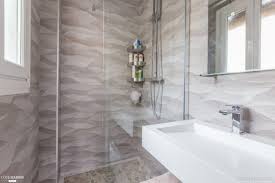 Douche Entierement Carrelee En Carrelage Effet 3d Vagues Bathtub Alcove Bathtub Bathroom