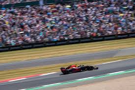 Kierowcy, menedżerowie i właściciele zespołów żyją w pośpiechu, zarówno na torze, jak i poza nim. Formula 1 Jazda O Zycie Sportowa Petarda Recenzja Zagrano Pl