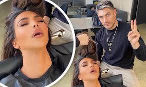Find best hair salons located near me with walking distance in feet/miles. Kim Kardashian S Hair Stylist Can T Help But Troll Her After She Falls Asleep In The Salon Chair Daily Mail Online