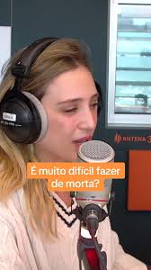 É muito difícil fazer de morta? @Paula Magalhaes, que veio às #ManhãsDa3  com Rafael Morais, conta a sua experiência na série da @RTP "Irreversível".  ☀️ Entrevista completa em antena3.rtp.pt, RTP Play ...