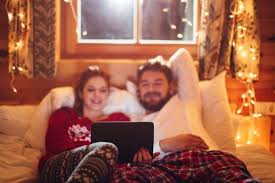 Selon netflix, le poste convient aux personnes ayant une réelle passion pour les séries et les films. Nrj Belgique Le Job Parfait Etre Paye Pour Regarder Des Films De Noel