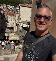 I am 55 years old . I am single. I am ready to travel to any country if you  accept me. ❤️ 😍I am based in United States🇺🇸 Entrepreneur