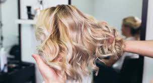 «tutte possono schiarire i capelli, ma non tutte possono passare al biondo. Colpi Di Sole Sui Capelli Biondi Castani Ogni Quanto Farli E Costo