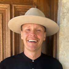 Elizabeth Jarrard's Instagram, Twitter & Facebook