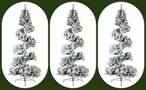 Alle teile zeigen einen reich dekorierten weihnachtsbaum mit geschenken darunter. Argos Is Selling A Spiral Christmas Tree Modern Christmas Tree