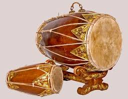 Jawa tengah memiliki banyak seni musik tradisional baik berupa lagu, alat musik, maupun bentuk kesenian lainnya. 12 Nama Alat Musik Gamelan Cara Memainkan Dan Keterangannya Rajinlah Id