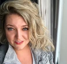 Melissa Bollinger's Instagram, Twitter & Facebook