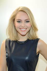 Annasophia Robb At The Today Show In New York 3 Jpg 1 200 1 800 Pixels Annasophia Robb Short Hair Styles The Carrie Diaries