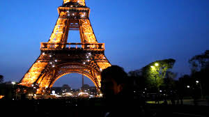 This ticket grants access to the top of the tower via the stairs up to the second floor, and then in a lift. La Torre Eiffel Iluminada Por La Noche Youtube