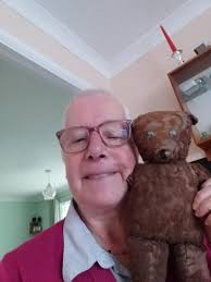 Identify vintage teddy bear with rainbow ears?