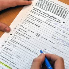 Durch das bafög kannst du mit bis zu 861€ als student und 832€ als schüler gefördert werden. Warten Auf Bafog Studenten Am Existenzminimum Derwesten De