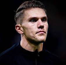 🚨 BREAKING NEWS: Chelsea expect to sign another striker after getting a  deal done for Liam Delap. Chelsea were in contact with Viktor's  representative today to discuss the possibility of the deal