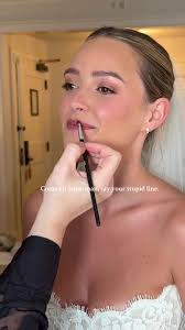 Makeup Artists: The Hand Motion Secret