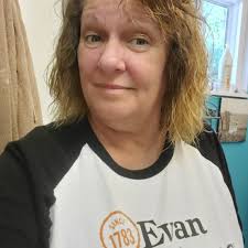 Hey everyone! I'm curious if anyone here uses Consumer Cellular as their  phone carrier. What do you think of it?