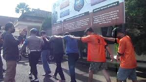 Gunung rakutak di desa sukarame, kecamatan pacet, kabupaten bandung, ini pun menjadi tempat wisata di pacet yang sering dikunjungi pecinta alam. Peras Sopir Truk Di Jalan Raya Laswi Ciparay Bandung 6 Preman Ditangkap Polisi Bagian 1