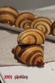 Les Croissants Classiques Et Les Croissants Bicolores Avec Videos Mille Et Une Saveurs Croissant Chocolat Feuillete Chocolat Croissants