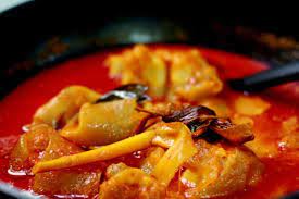 Tinorangsak or tinoransak is an indonesian hot and spicy meat dish that uses specific bumbu (spice mixture) found in manado cuisine of north sulawesi, indonesia. Resep Dan Cara Membuat Hidangan Lezat Gulai Kikil Sapi Khas Padang Yang Lezat Selerasa Com