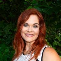 Ashley Frost's Instagram, Twitter & Facebook