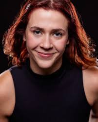 a little birdy told me it was post your headshots 'o clock, so I couldn't  resist 🤍 thank you @headshotsbygareth for the STELLAR headshots, these  rock my socks!!!!