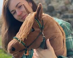 Mystery Hobby Horse Basic Pinted Piebald Overo: Handmade Stick Horse for  Kids & Teens