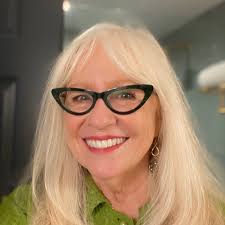 Esther Phelps's Instagram, Twitter & Facebook