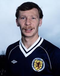 3️⃣6️⃣9️⃣ appearances 1️⃣5️⃣0️⃣ goals 🏆 Scottish League Cup 1979/80 🏆  Scottish League Cup 1980/81 🏆 Scottish Premier Division 1982/83 Wishing  #DUFC icon Davie Dodds a happy birthday! 🥳