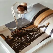 Sabine On Instagram Le Programme Du Dernier Dimanche Confinee Du Chocolat Confiseriespruengli Un Bon Livre D Ar In 2020 Art And Architecture Art Pieces Wine Rack