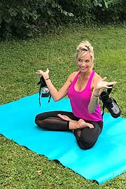 Read and view everything you want to know not only about josephine jacob, but you can pick the celebrity of your choice. Coole Vegane Sneakers Fur Den Guten Zweck Yoga Tierschutz Charity Und Entspannen Vom Filmfest Sportliches Familien Treffen Mit Tochter Und Enkeln Fur Katerina Jacob Tochter Josephine Jacob Gibt Yoga Stunde Fur Die Munchner Vip Ladies