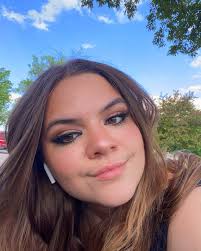 Olivia Hendrickson (@olimaehen) • Instagram photos and videos