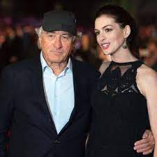 Sein komödiantisches talent zeigte er 2000 in der filmkomödie meine braut, ihr vater und ich neben ben stiller und robert de niro als arzt dr. Nicht Auf Das Wissen Von Alteren Verzichten Panorama