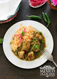 Pasado ese tiempo dejamos reposar la costilla de cerdo con patatas durante 15 minutos más y ya podremos disfrutar de este gran plato como se merece. Costillas De Cerdo En Salsa Verde Recetas De Comida Mexicana Mexico En Mi Cocina