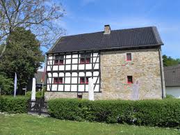 1435 wurden die burggrafen von hammerstein als besitzer des quall eingetragen. Gruiten Das Historische Dorf An Der Dussel Mit Video Hilden