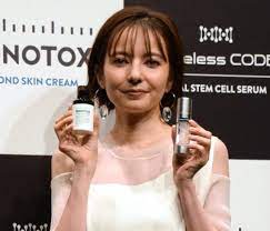 ベッキーの画像 写真 ベッキー シースルーワンピ姿に照れ笑い なかなかのチャレンジ 9枚目 スキンクリーム 芸能人 皮膚