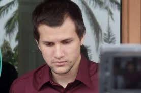 Bukan Angela Gilsha, Stuart Collin Nyender Manja di Bahu Selebgram Cantik