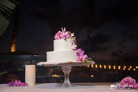 Lovely Maui Wedding Cake At Merriman S Kapalua Www Mikesidney Com Maui Wedding Cakes Wedding Cakes Maui Weddings