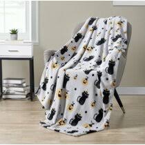 What kind of throw blankets are good for blackouts? Halloween Blankets Throws You Ll Love In 2021 Wayfair Ca