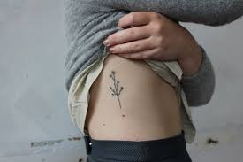 Studded Hearts Ink Tattoo Inspiration Jpg 900 600 Pixels Tatouages Minimalistes Tatouage Fait Maison Tatouage